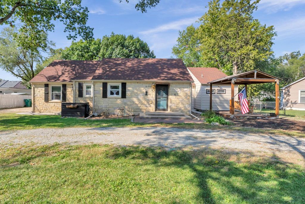 21 N Beech Rd, Wichita, KS 67206