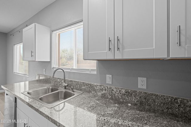 1960 S San Vincent Drive, Green Valley, AZ 85614