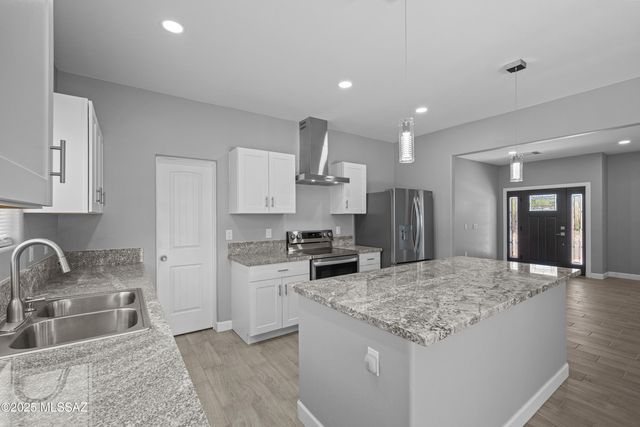 1960 S San Vincent Drive, Green Valley, AZ 85614