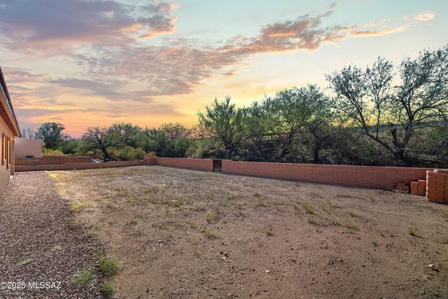 1960 S San Vincent Drive, Green Valley, AZ 85614