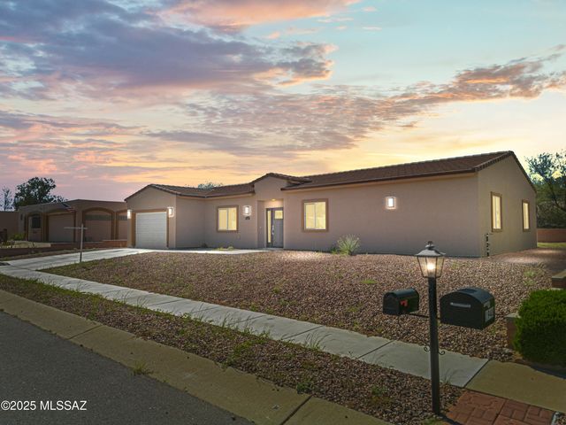 1960 S San Vincent Drive, Green Valley, AZ 85614