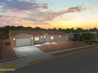 1960 S San Vincent Drive, Green Valley, AZ 85614