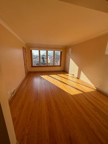 5805 N Merrimac Avenue, Chicago, IL 60646