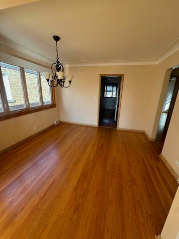 5805 N Merrimac Avenue, Chicago, IL 60646