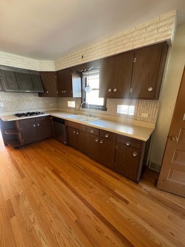 5805 N Merrimac Avenue, Chicago, IL 60646