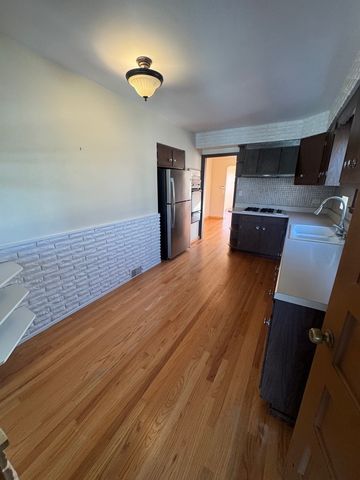 5805 N Merrimac Avenue, Chicago, IL 60646