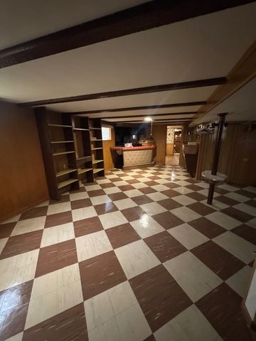 5805 N Merrimac Avenue, Chicago, IL 60646