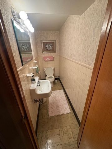 5805 N Merrimac Avenue, Chicago, IL 60646