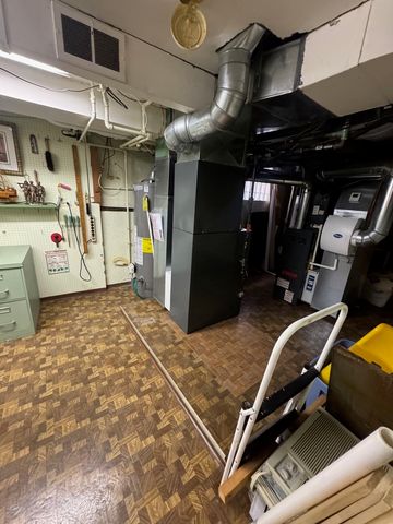 5805 N Merrimac Avenue, Chicago, IL 60646