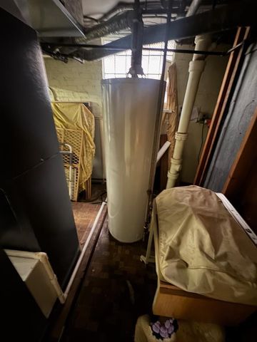 5805 N Merrimac Avenue, Chicago, IL 60646