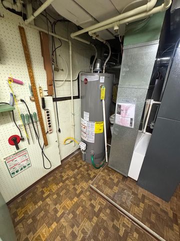 5805 N Merrimac Avenue, Chicago, IL 60646