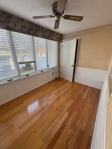 5805 N Merrimac Avenue, Chicago, IL 60646