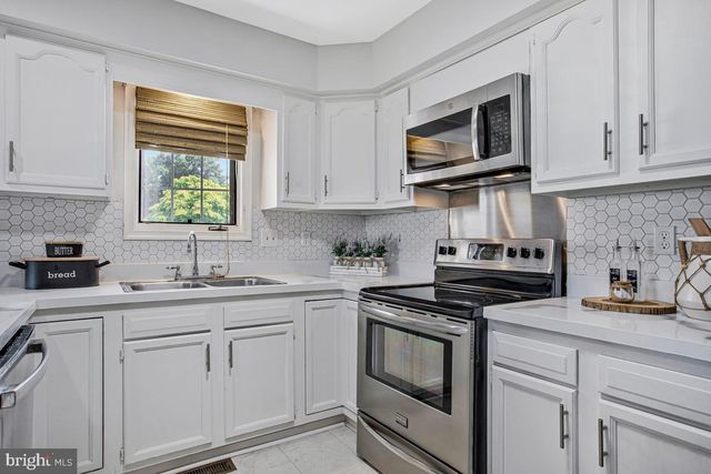 12225 W LAWN LN, Hagerstown, MD 21740