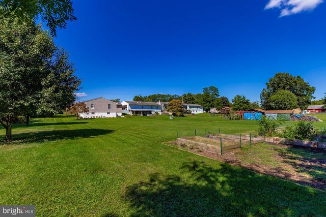 12225 W LAWN LN, Hagerstown, MD 21740