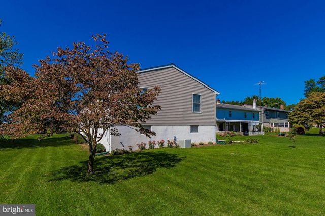 12225 W LAWN LN, Hagerstown, MD 21740