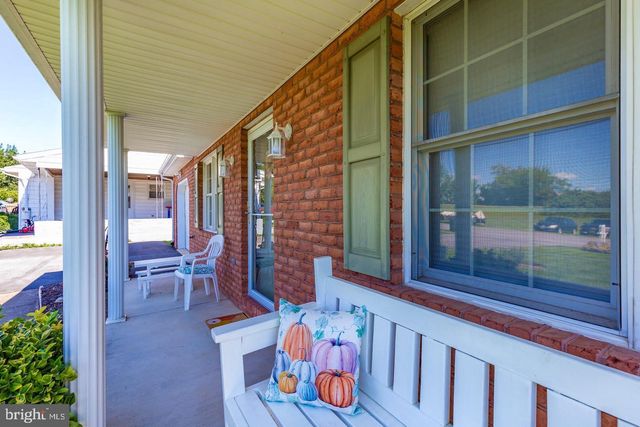 12225 W LAWN LN, Hagerstown, MD 21740
