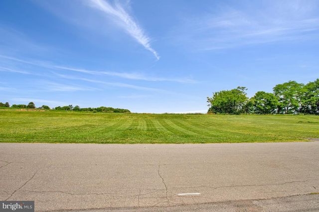 12225 W LAWN LN, Hagerstown, MD 21740