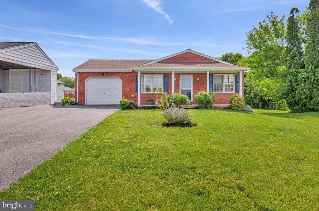 12225 W LAWN LN, Hagerstown, MD 21740