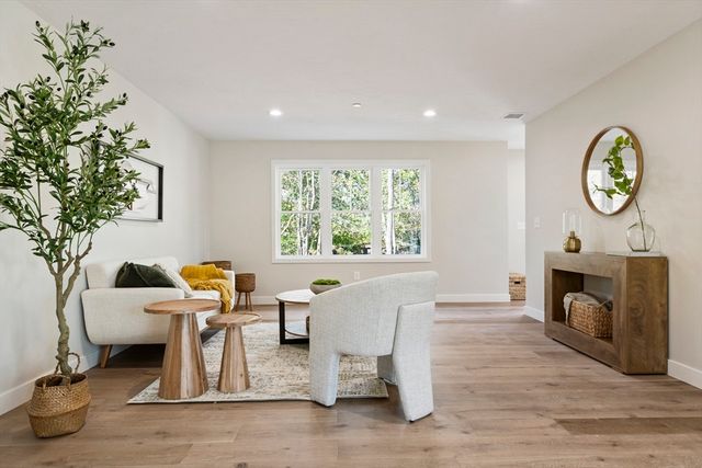 40 Filipe Way B, Taunton, MA 02780