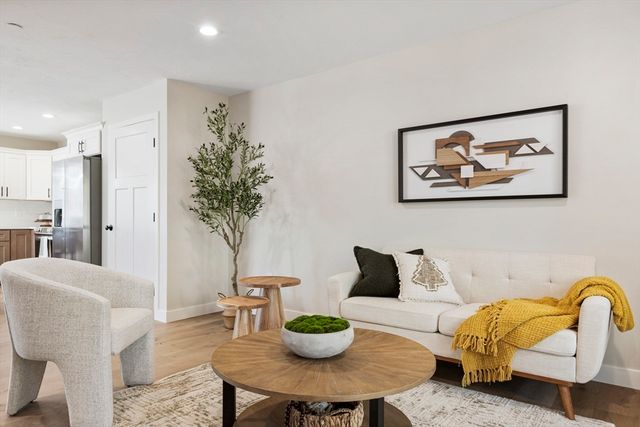 40 Filipe Way B, Taunton, MA 02780