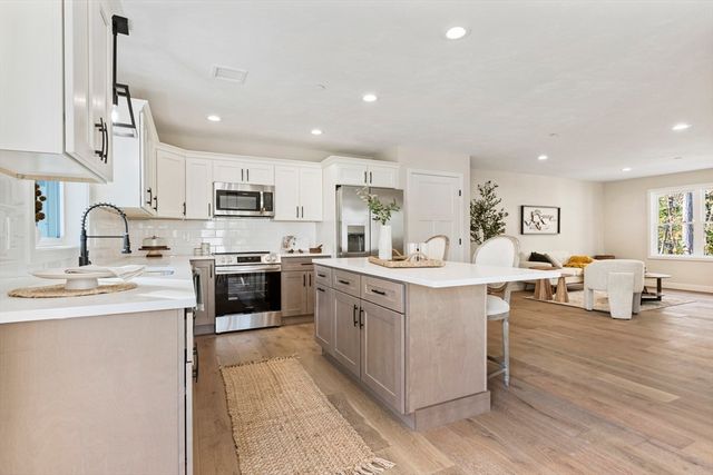 40 Filipe Way B, Taunton, MA 02780