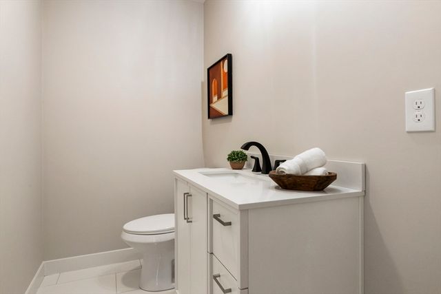 40 Filipe Way B, Taunton, MA 02780