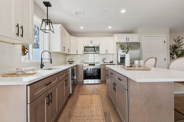 40 Filipe Way B, Taunton, MA 02780