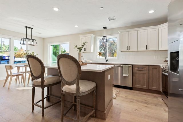 40 Filipe Way B, Taunton, MA 02780