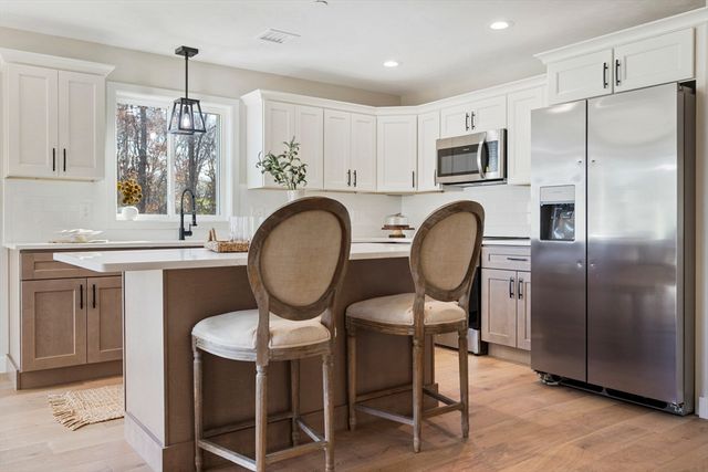 40 Filipe Way B, Taunton, MA 02780