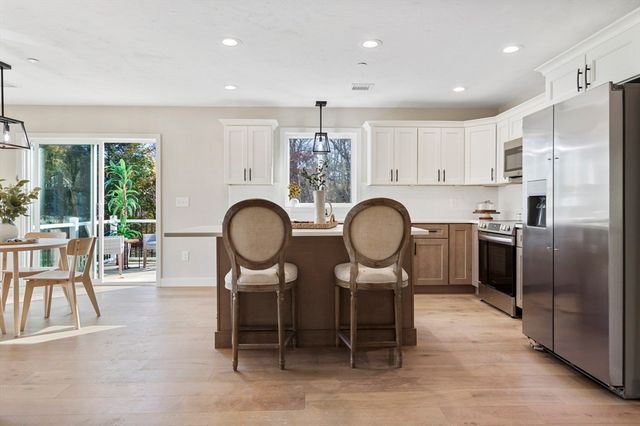 40 Filipe Way B, Taunton, MA 02780