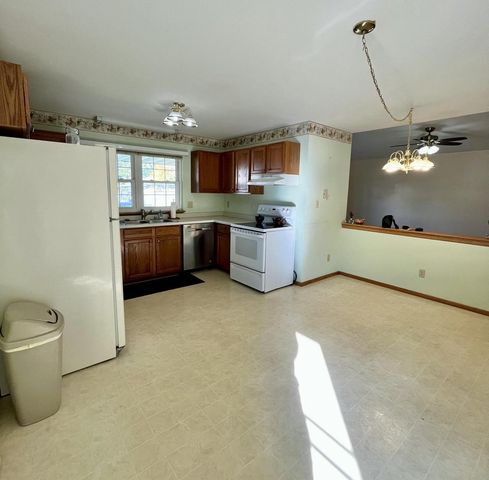 411 Prairie Hill WAY, Waterford, WI 53185