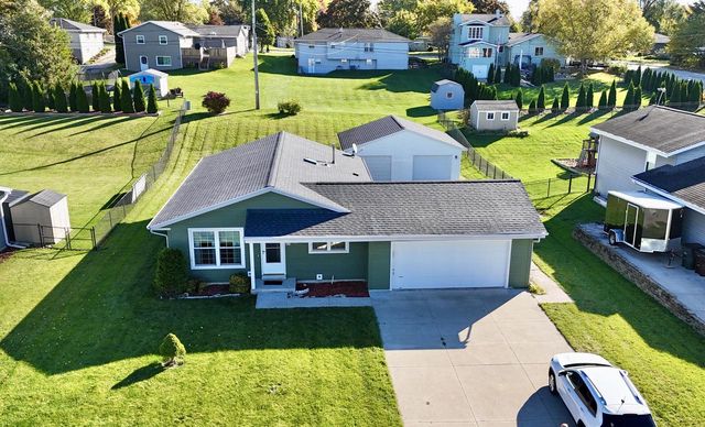 411 Prairie Hill WAY, Waterford, WI 53185