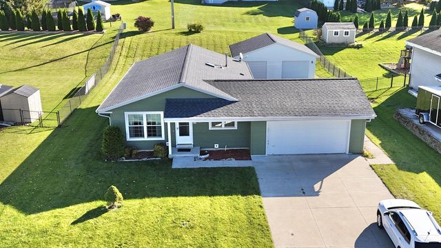 411 Prairie Hill WAY, Waterford, WI 53185