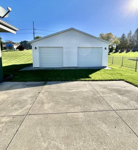 411 Prairie Hill WAY, Waterford, WI 53185