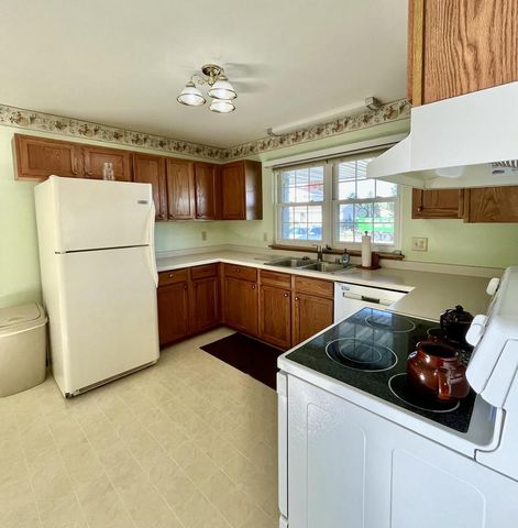 411 Prairie Hill WAY, Waterford, WI 53185