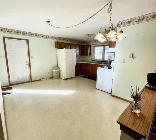 411 Prairie Hill WAY, Waterford, WI 53185