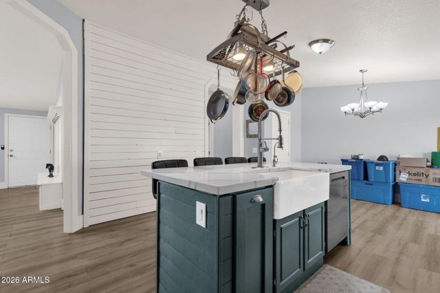 851 W QUAIL Circle, San Tan Valley, AZ 85143