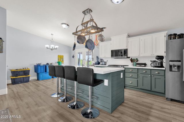 851 W QUAIL Circle, San Tan Valley, AZ 85143