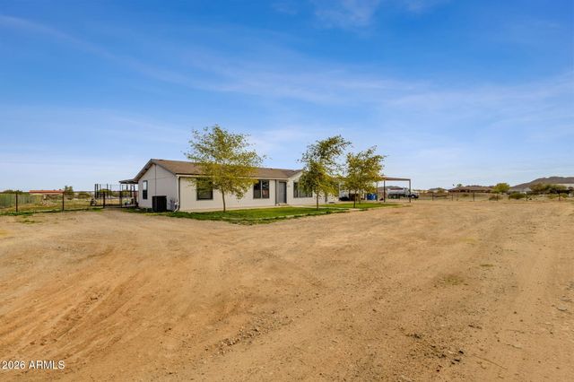 851 W QUAIL Circle, San Tan Valley, AZ 85143