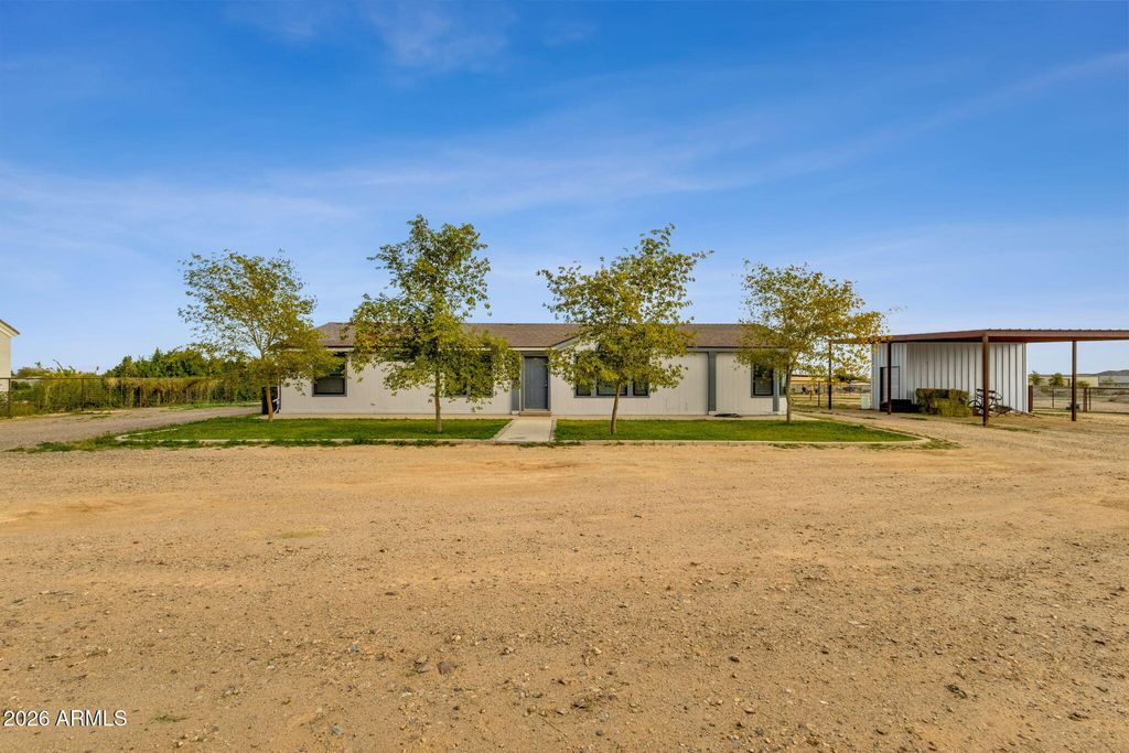 851 W QUAIL Circle, San Tan Valley, AZ 85143