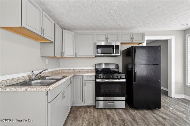 4313 Dover Rd, Louisville, KY 40216