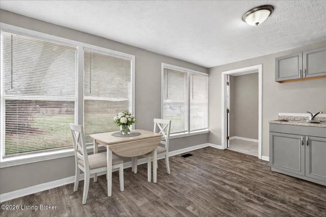 4313 Dover Rd, Louisville, KY 40216