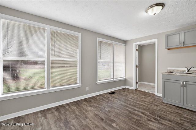 4313 Dover Rd, Louisville, KY 40216