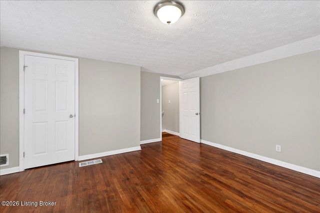 4313 Dover Rd, Louisville, KY 40216