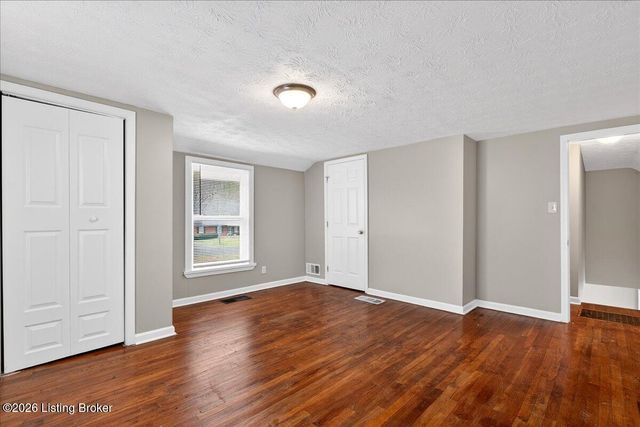 4313 Dover Rd, Louisville, KY 40216