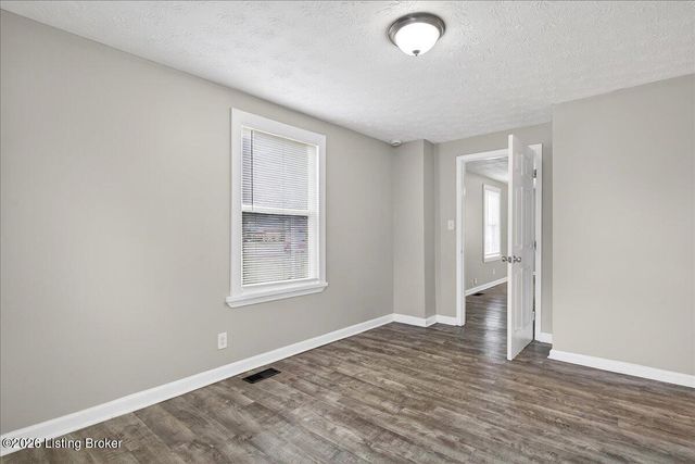 4313 Dover Rd, Louisville, KY 40216