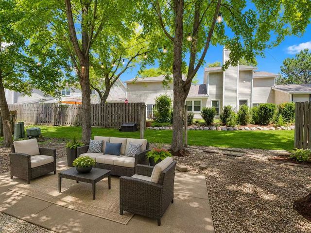 235 Hedgerow Drive, Bloomingdale, IL 60108