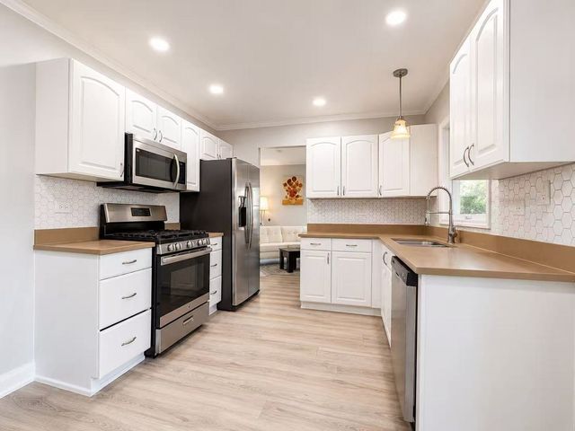 235 Hedgerow Drive, Bloomingdale, IL 60108
