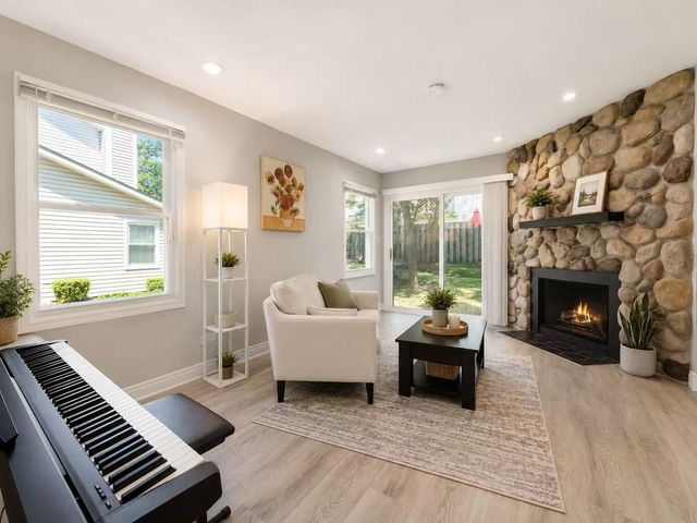 235 Hedgerow Drive, Bloomingdale, IL 60108