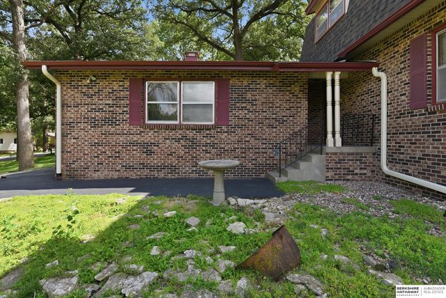 18 Scarlet Oaks Road, Council Bluffs, IA 51503